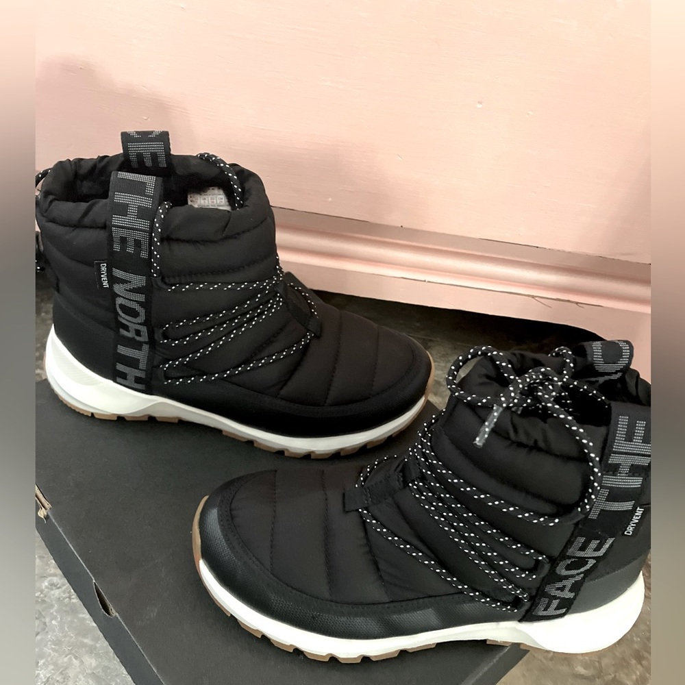 Woman’s north face thermoball boots